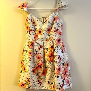 Cute floral dress Size small